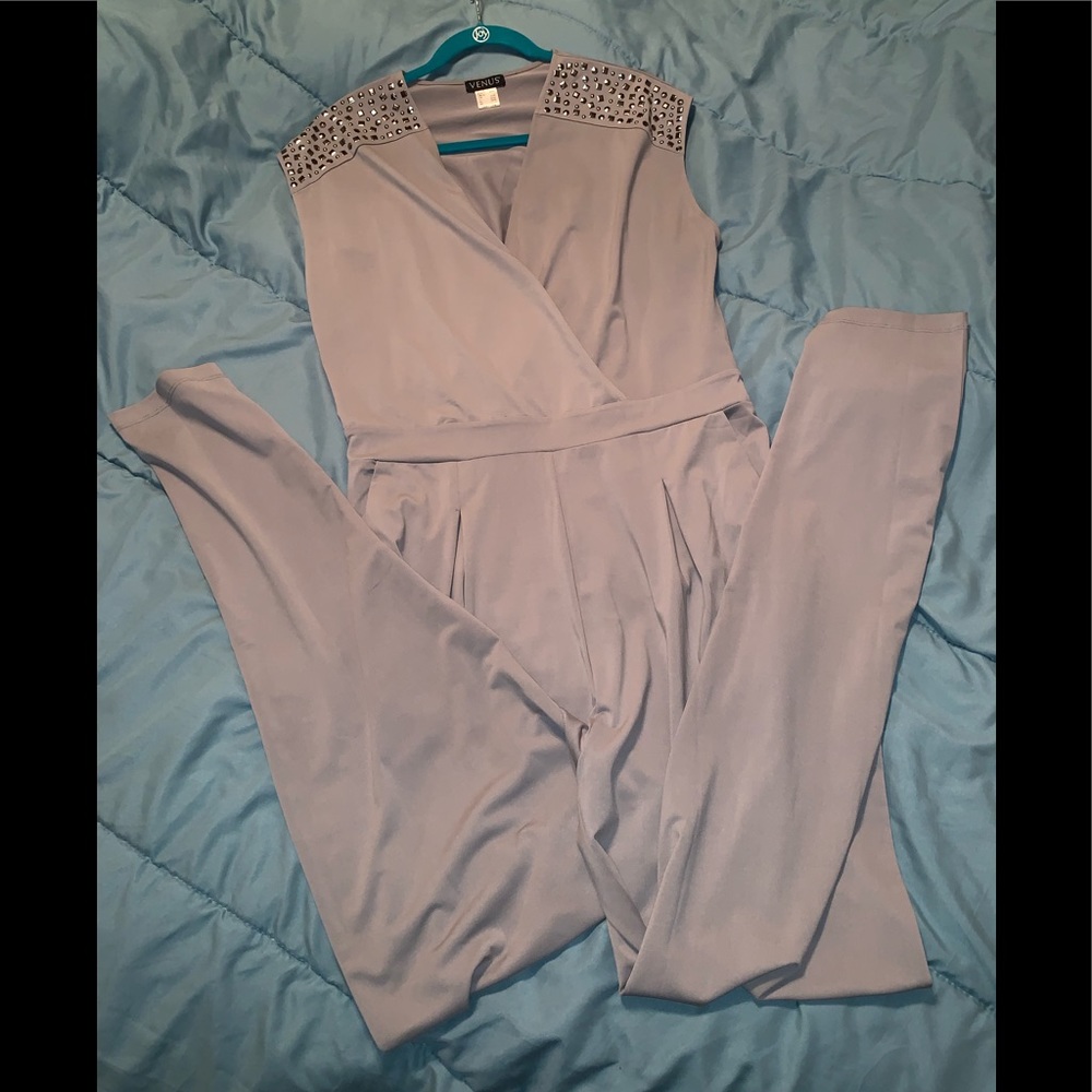 Venus: Classy jumpsuit